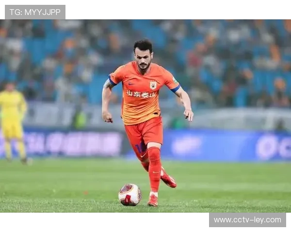 泰山球迷主场高歌，致敬卡扎伊什维利金靴表现