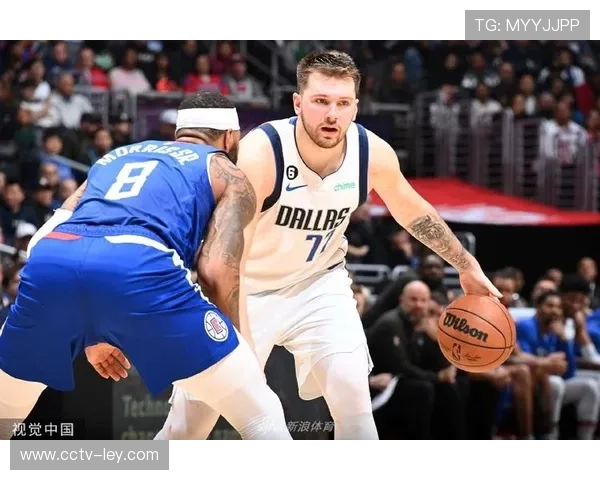 快船独行侠对攻大战,东契奇空砍高分 快船独行侠对攻大战,东契奇空砍高分